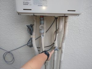 給湯器漏水確認