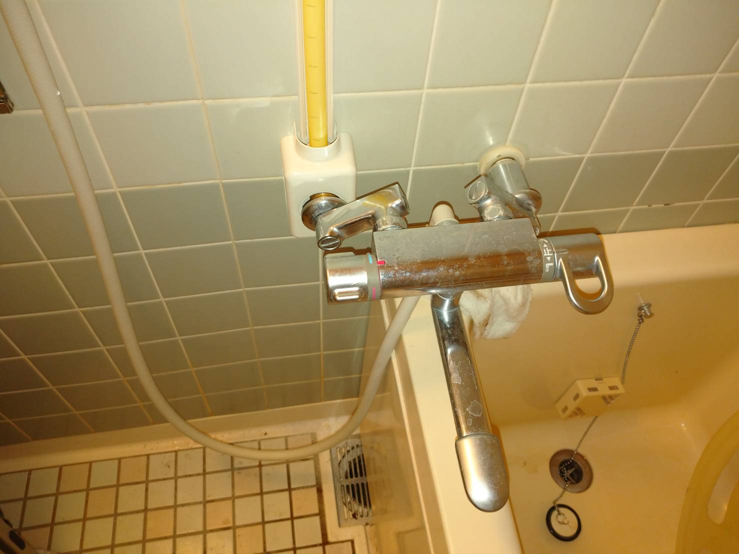 浴槽のお湯側水道管引き換え工事