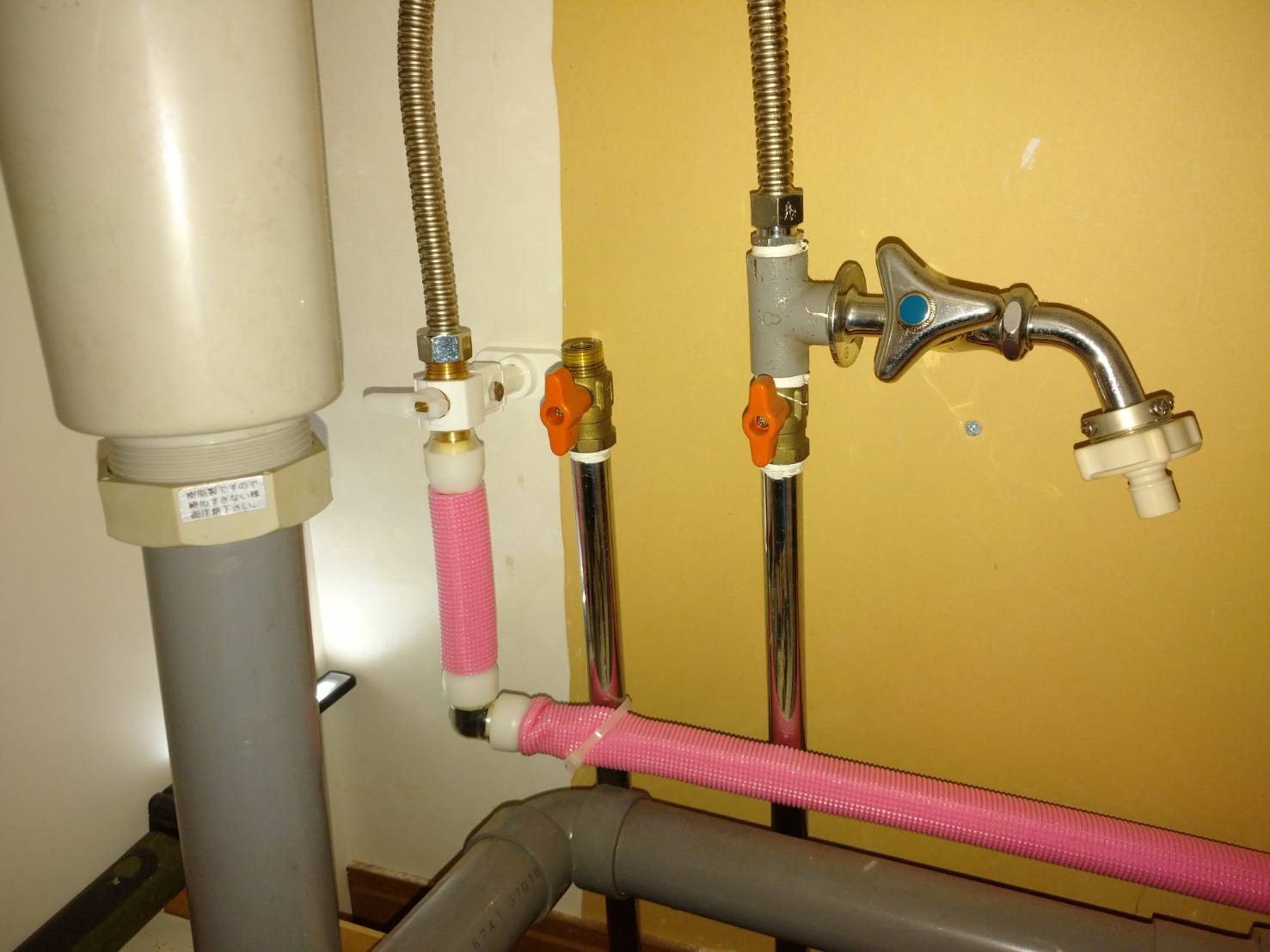 キッチン下の水道管引き換え
