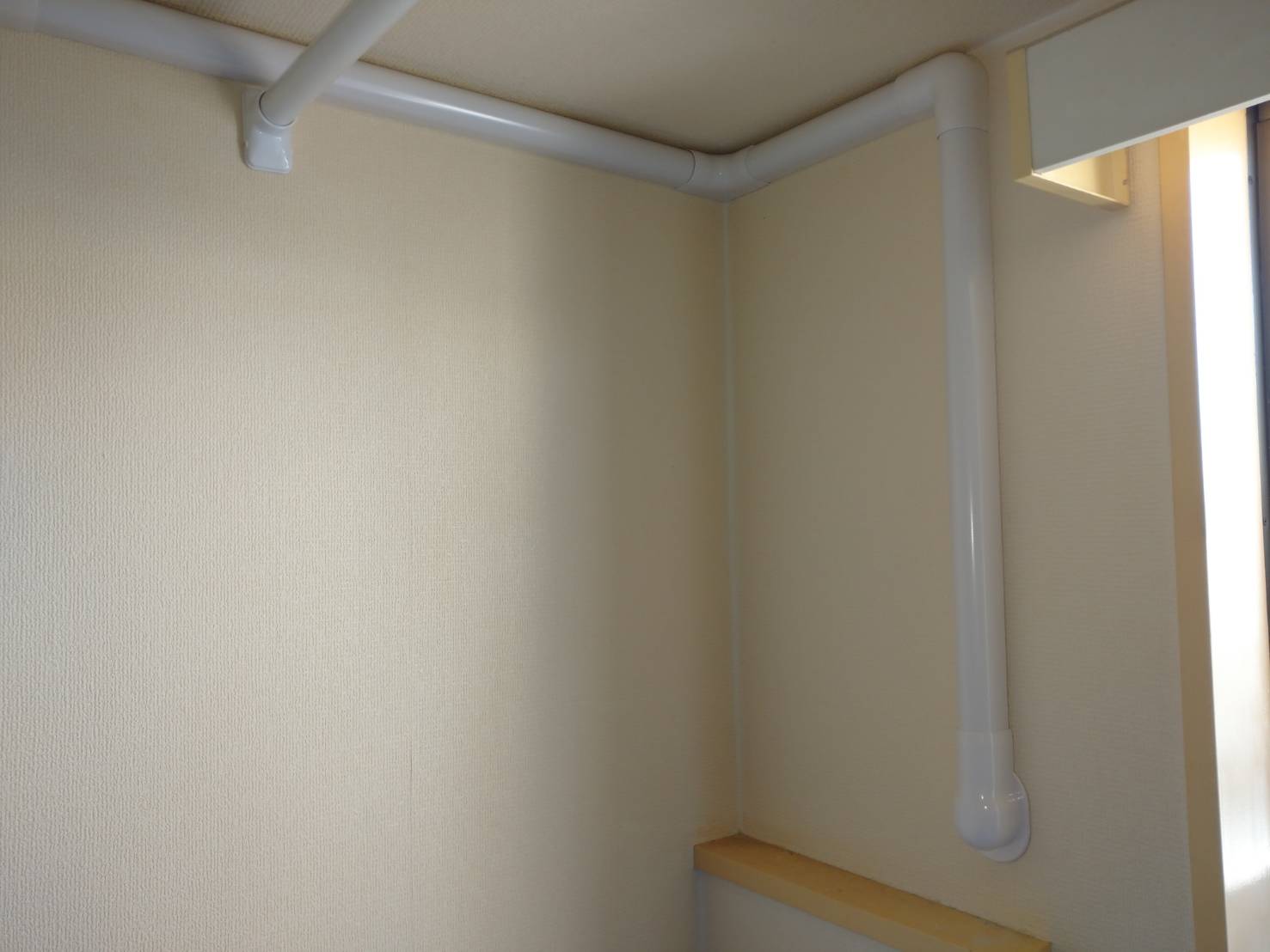 化粧モールによる露出管引き換え完成