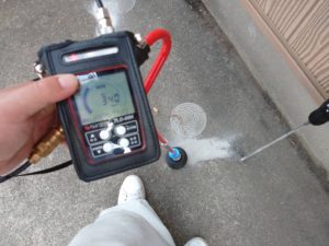 屋外コンクリート上での漏水調査2