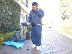 レンガ下で使用の漏水探知器