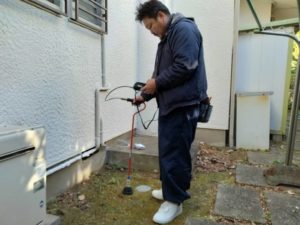 家屋裏でのトレーサー式漏水調査