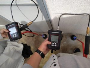 2機のトレーサーガス式漏水調査器