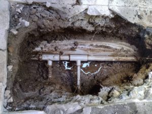 コンクリート下の漏水を発見