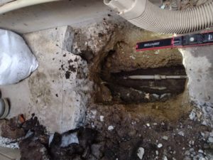 コンクリート下の漏水を発見